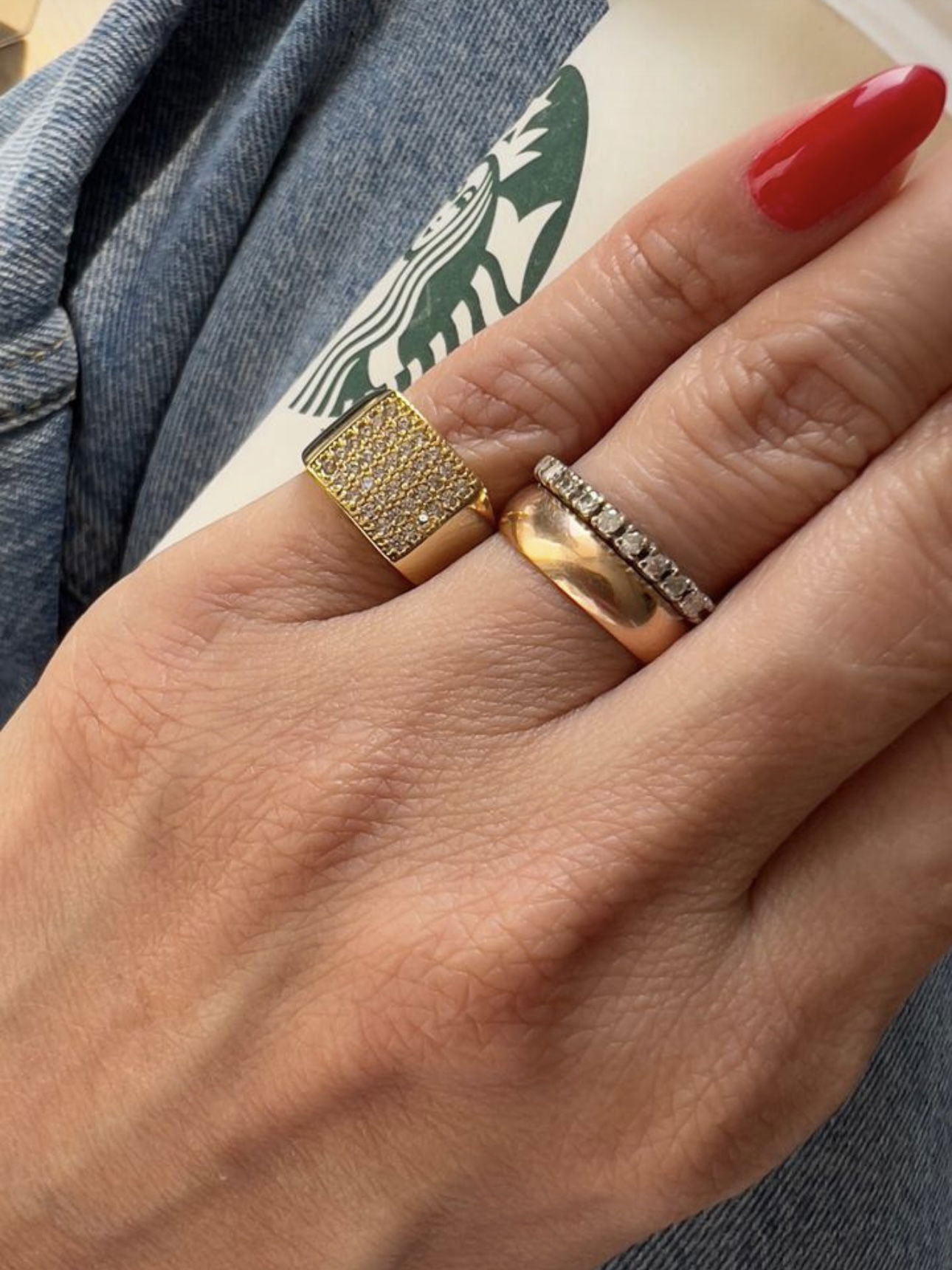 Anel Dedinho Quadradinho com Zircônia Cristal em Banho de Ouro