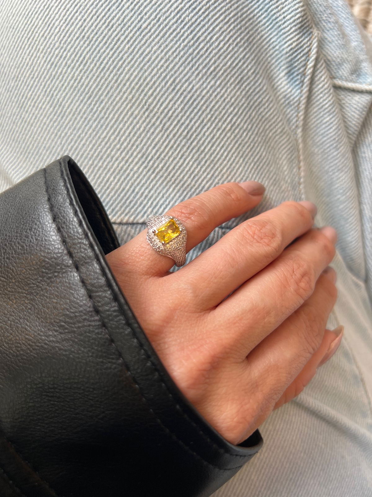 Anel Dedinho Regulável com Zircônia Cristal e Citrino em Banho de Ródio Branco