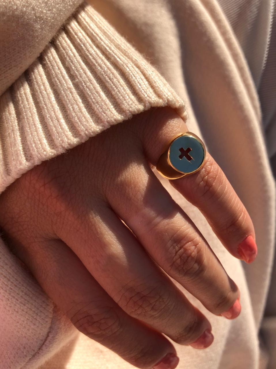 Anel Dedinho Regulável Cruz em Banho Ouro