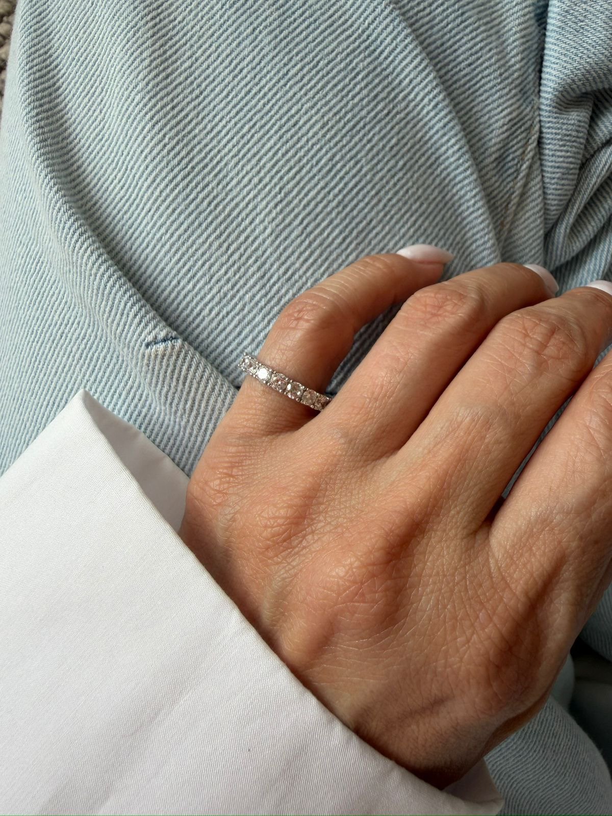 Anel Dedinho Roliço com Zircônia Cristal em Banho de Ródio Branco