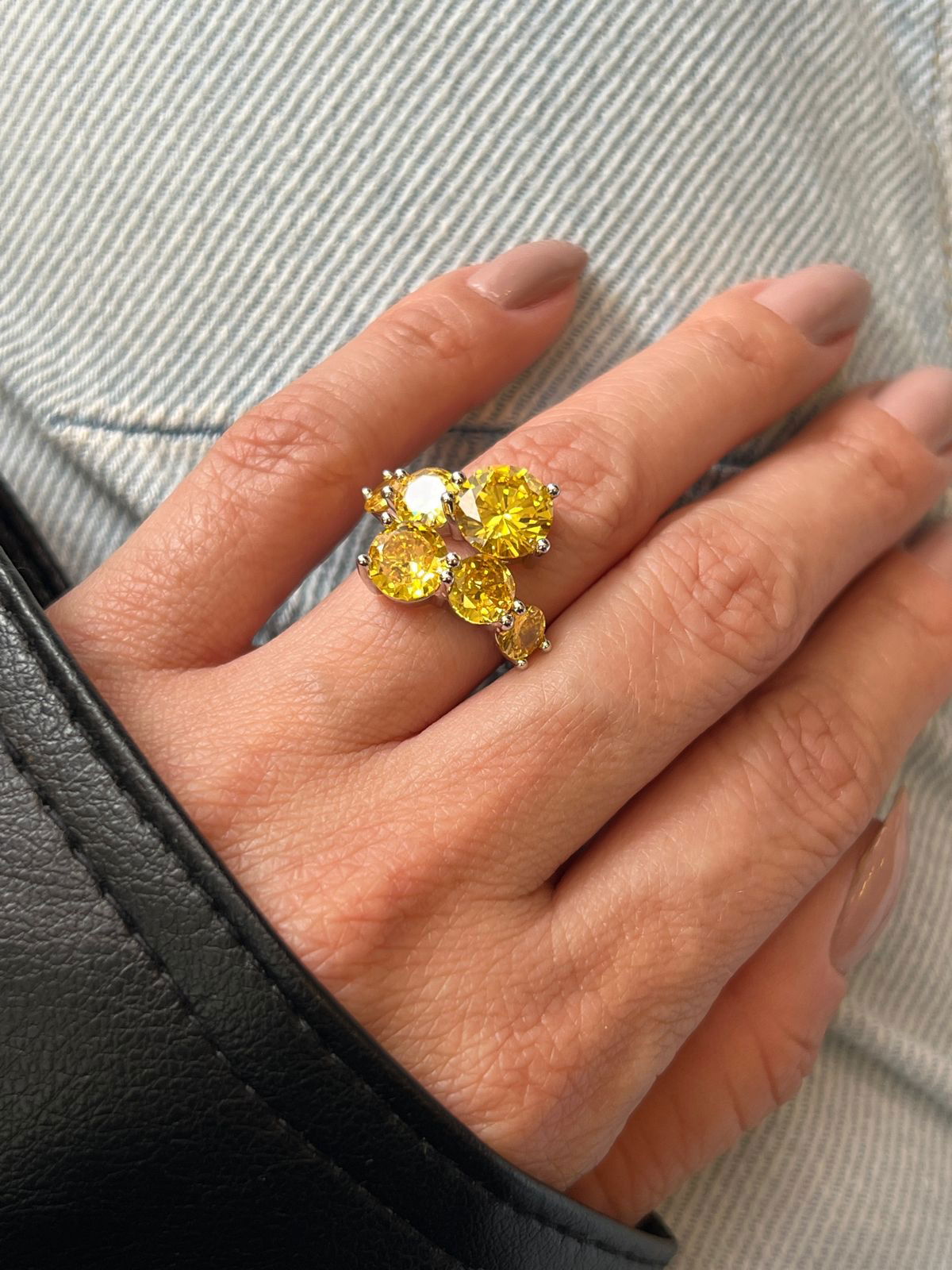 Anel Degrade com Zircônia Citrino em Banho de Ródio Branco