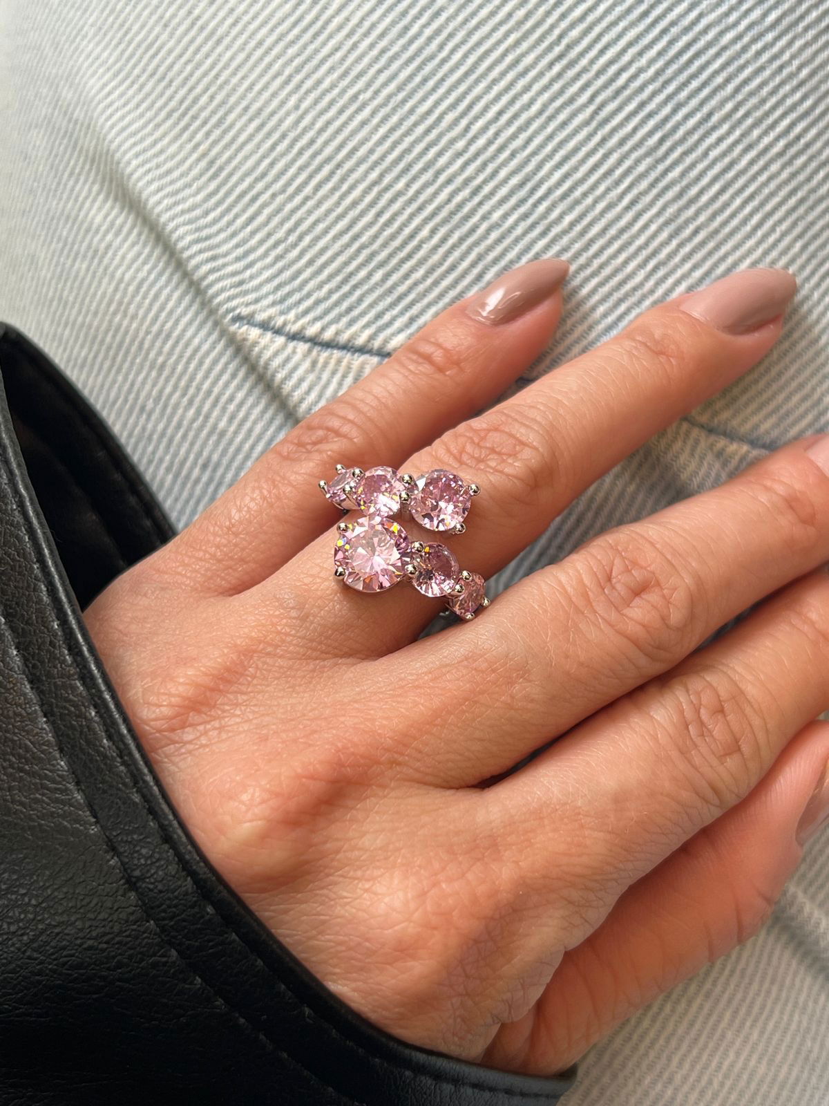 Anel Degrade com Zircônia Rosa Claro em Banho de Ródio Branco