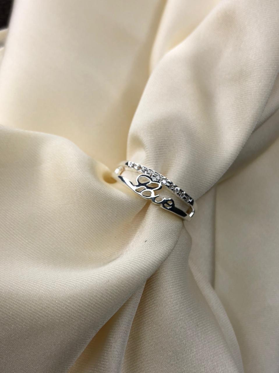Anel Duplo Escrito Love com Micro Zircônia em Banho de Prata