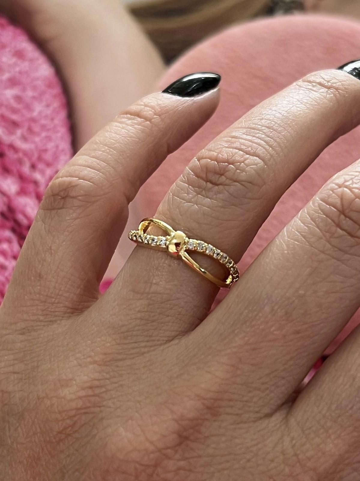 Anel Entrelaçado com Zircônia Cristal em Banho de Ouro