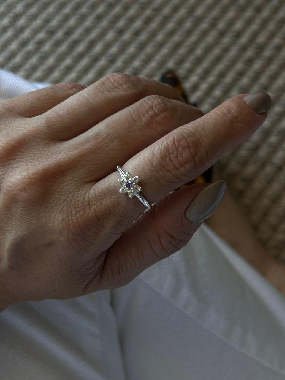 Anel Flor com Zircônia Cristal e Roxa em Prata 950