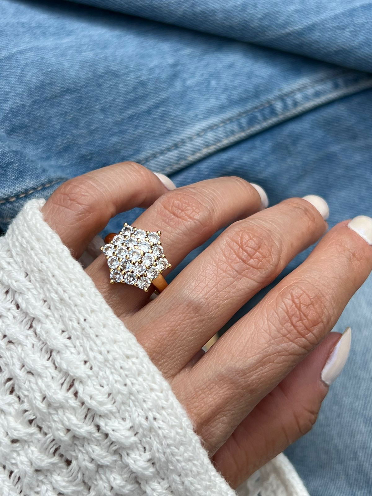 Anel Flor com Zircônia Cristal em Banho de Ouro