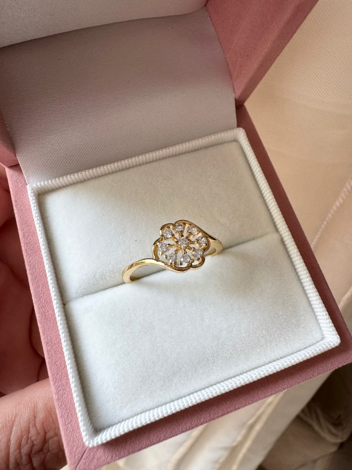 Anel Flor com Zircônia Cristal em Banho de Ouro