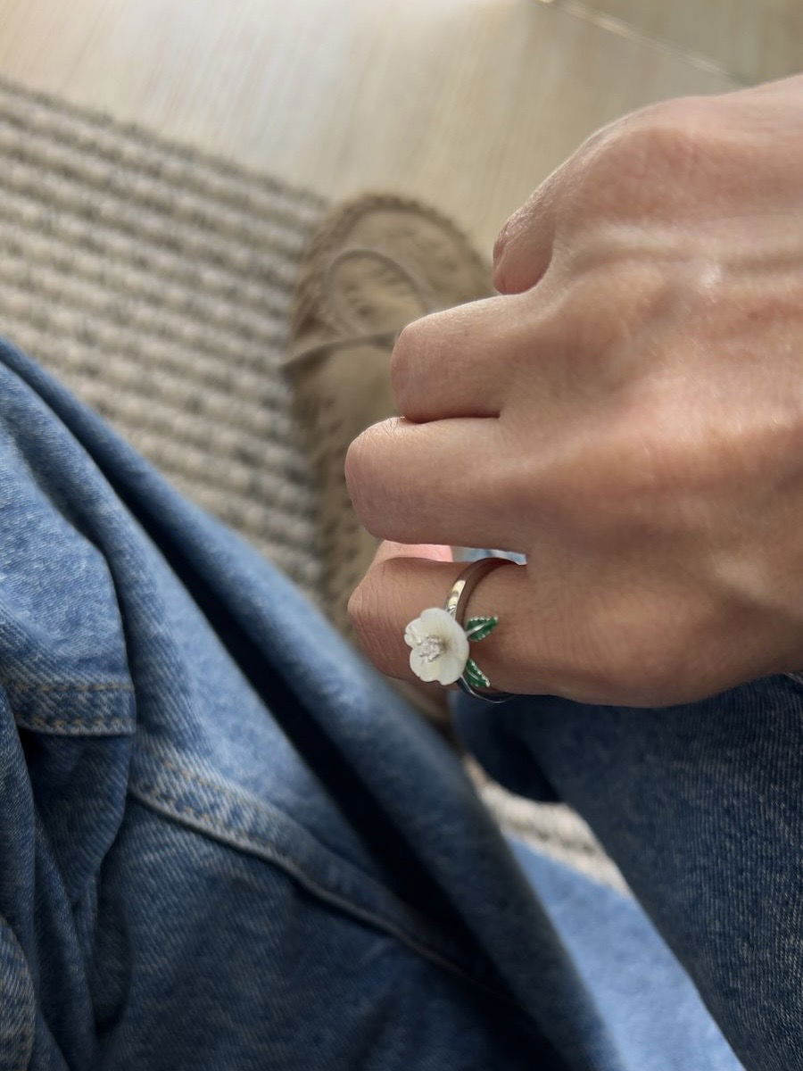 Anel Florescer com Zircônia Cristal com Madrepérola em Banho de Ródio Branco