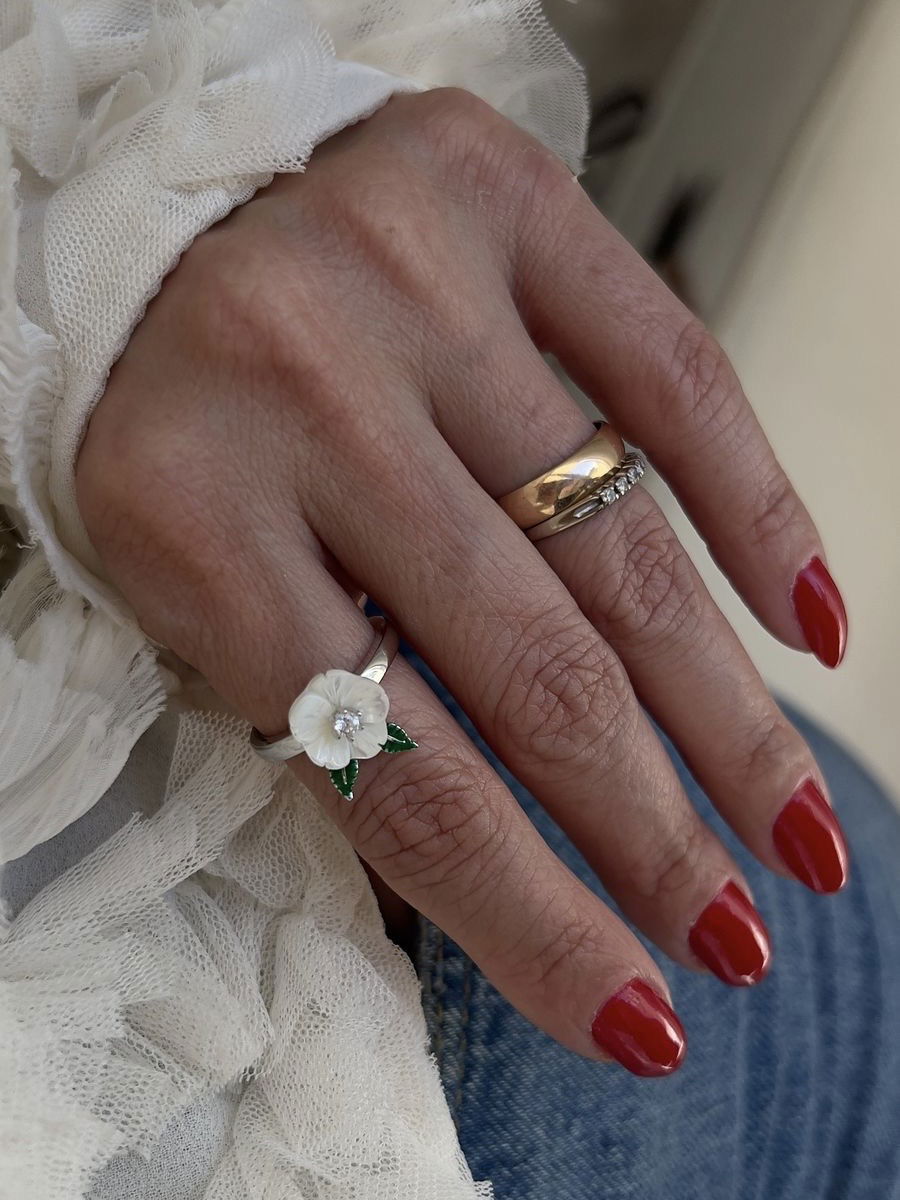 Anel Florescer com Zircônia Cristal com Madrepérola em Banho de Ródio Branco