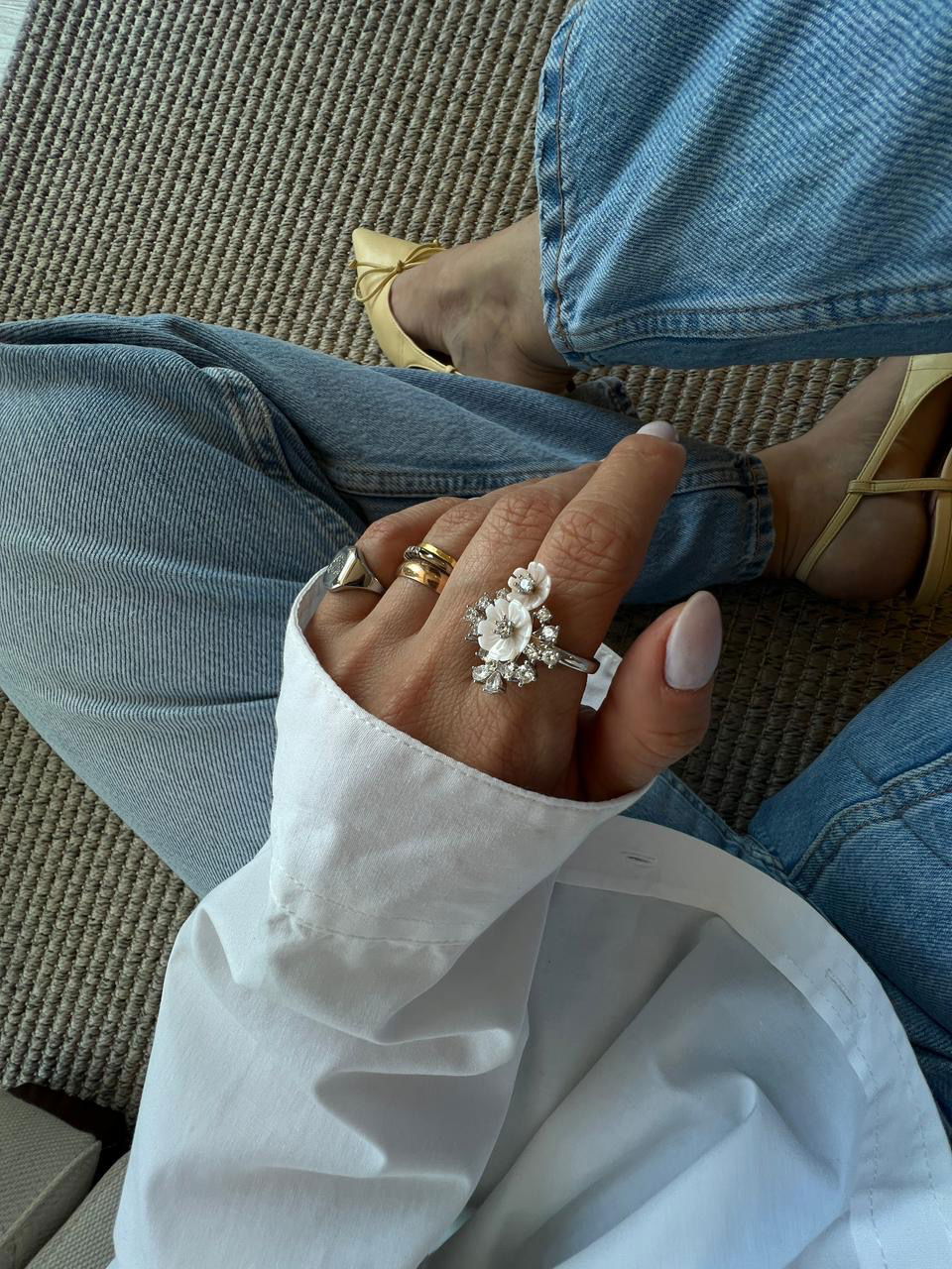 Anel Florescer com Zircônia Cristal com Madrepérola Rose em Banho de Ródio Branco