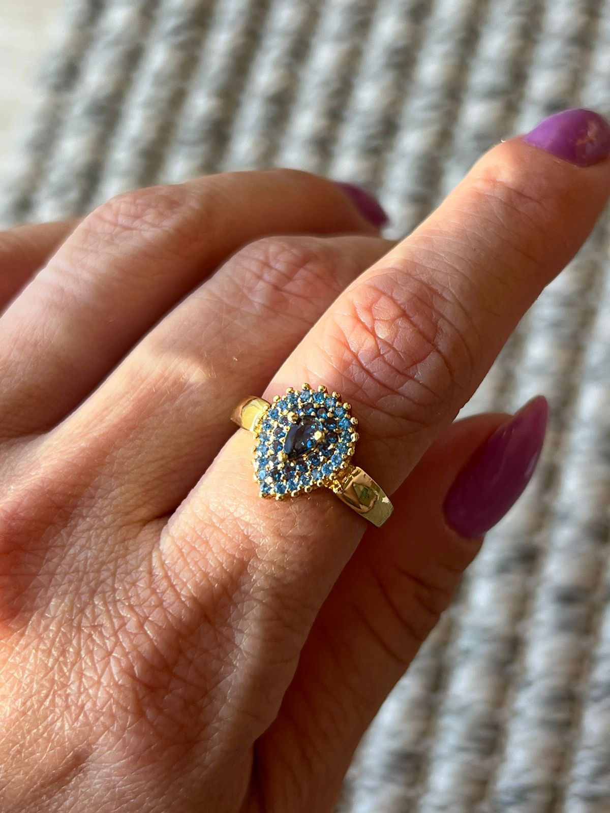 Anel Gota com Zircônia Azul em Banho de Ouro