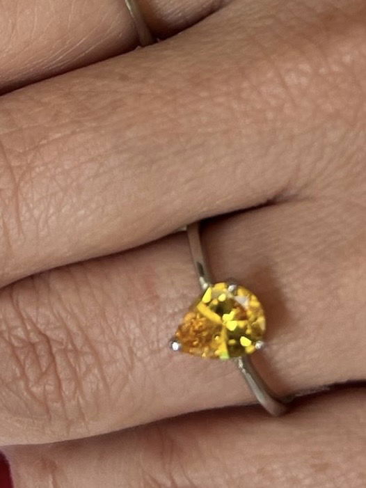 Anel Gota com Zircônia Citrino em Banho de Ródio Branco