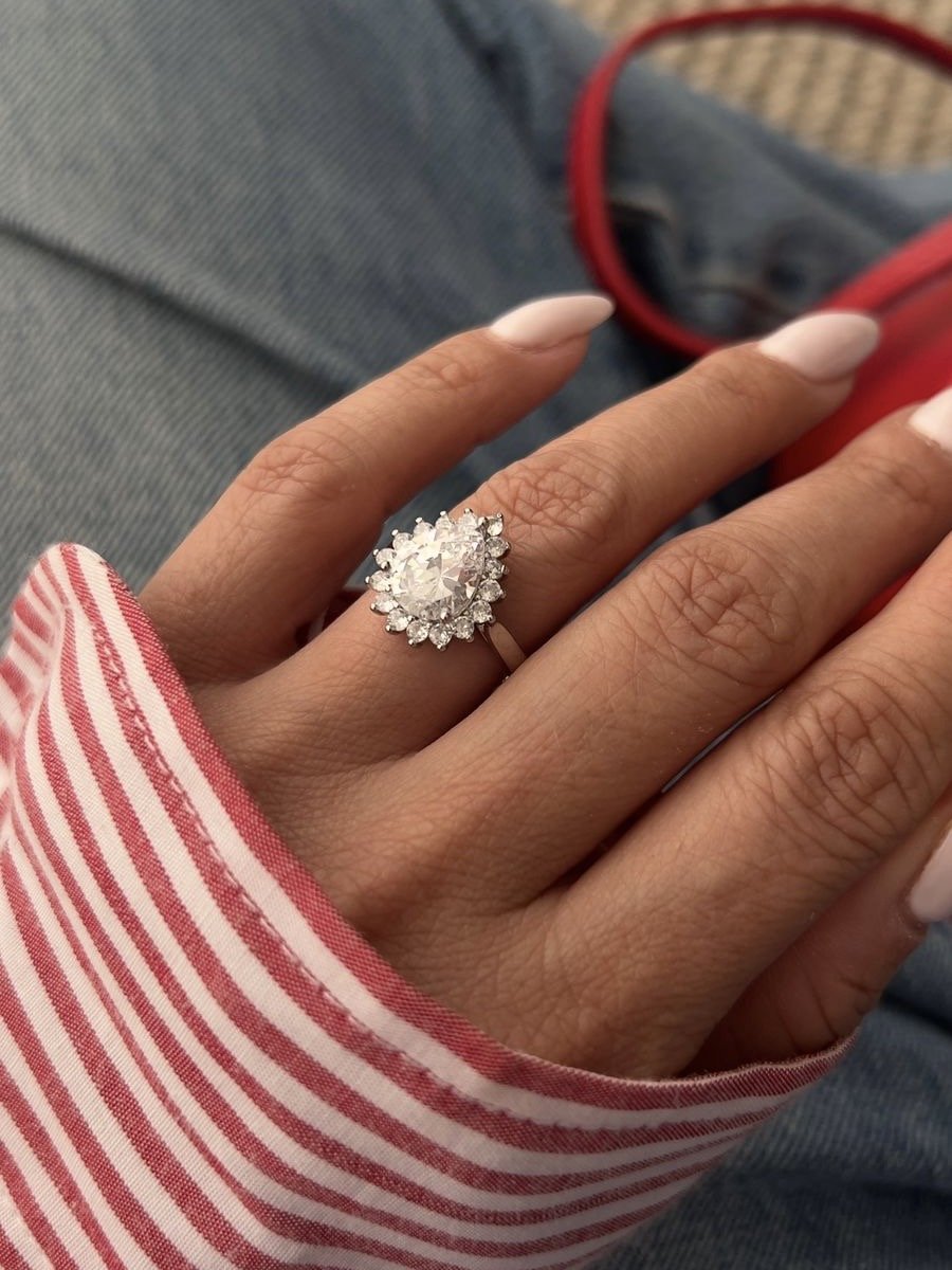 Anel Gota com Zircônia Cristal em Banho de Ródio Branco