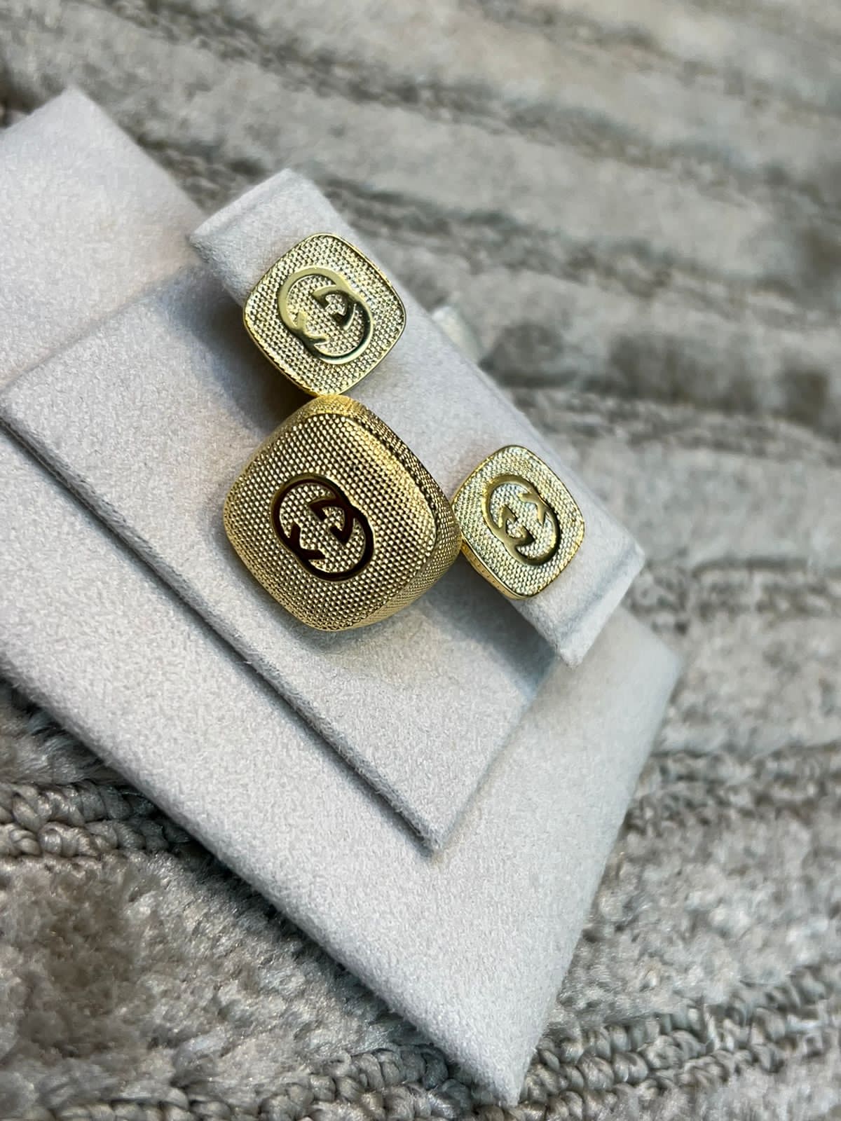 Anel Inspired com Detalhes em Banho de Ouro