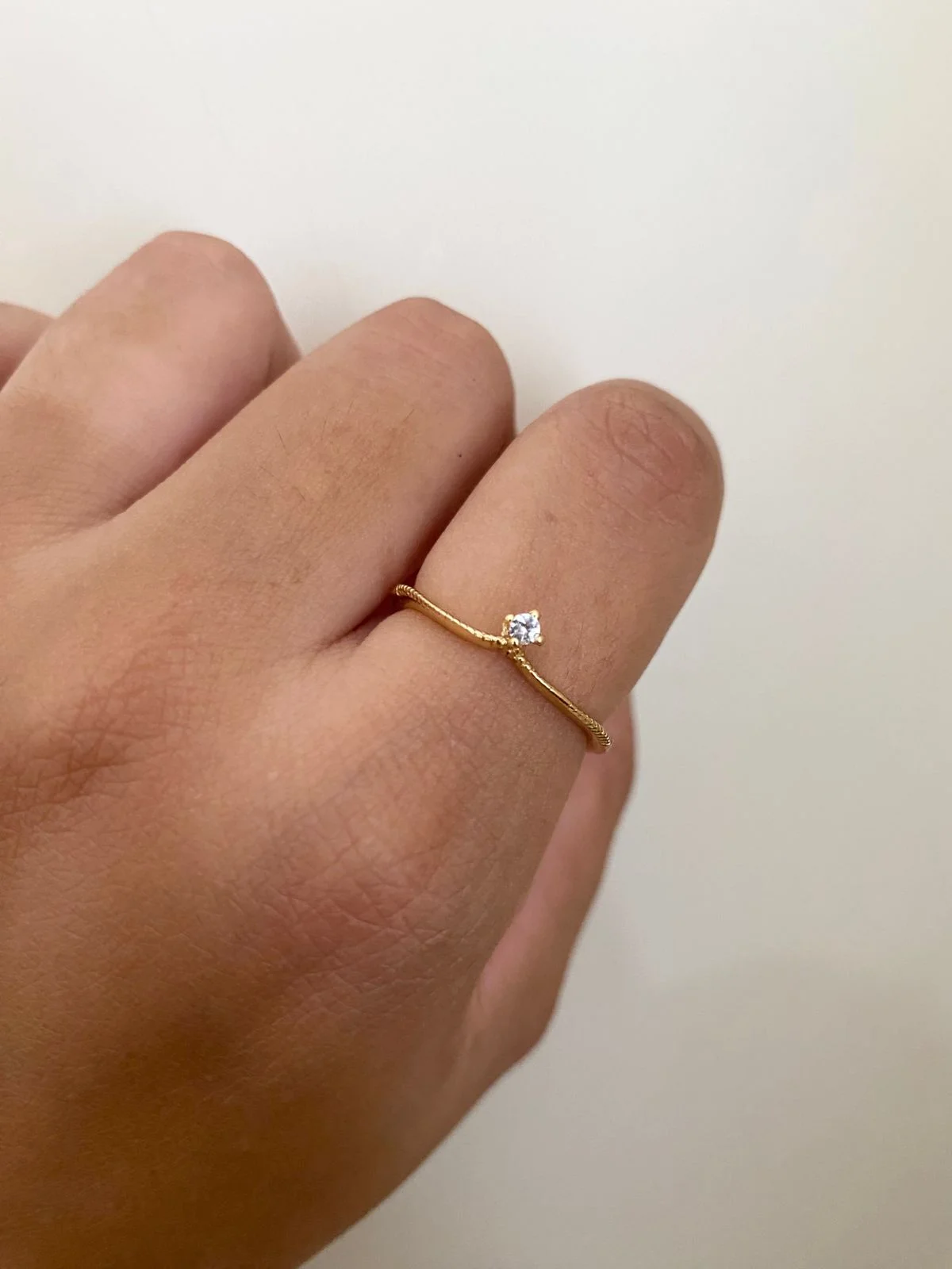 Anel Inspired V em Banho de Ouro