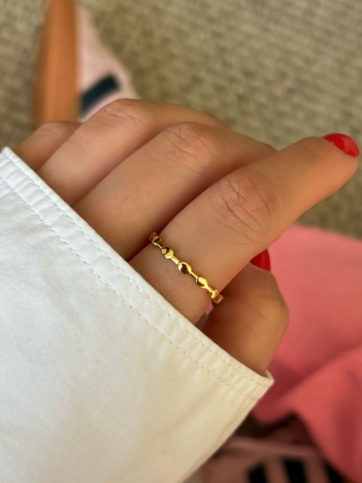 Anel Liso com Bolinhas Achatadas em Banho de Ouro