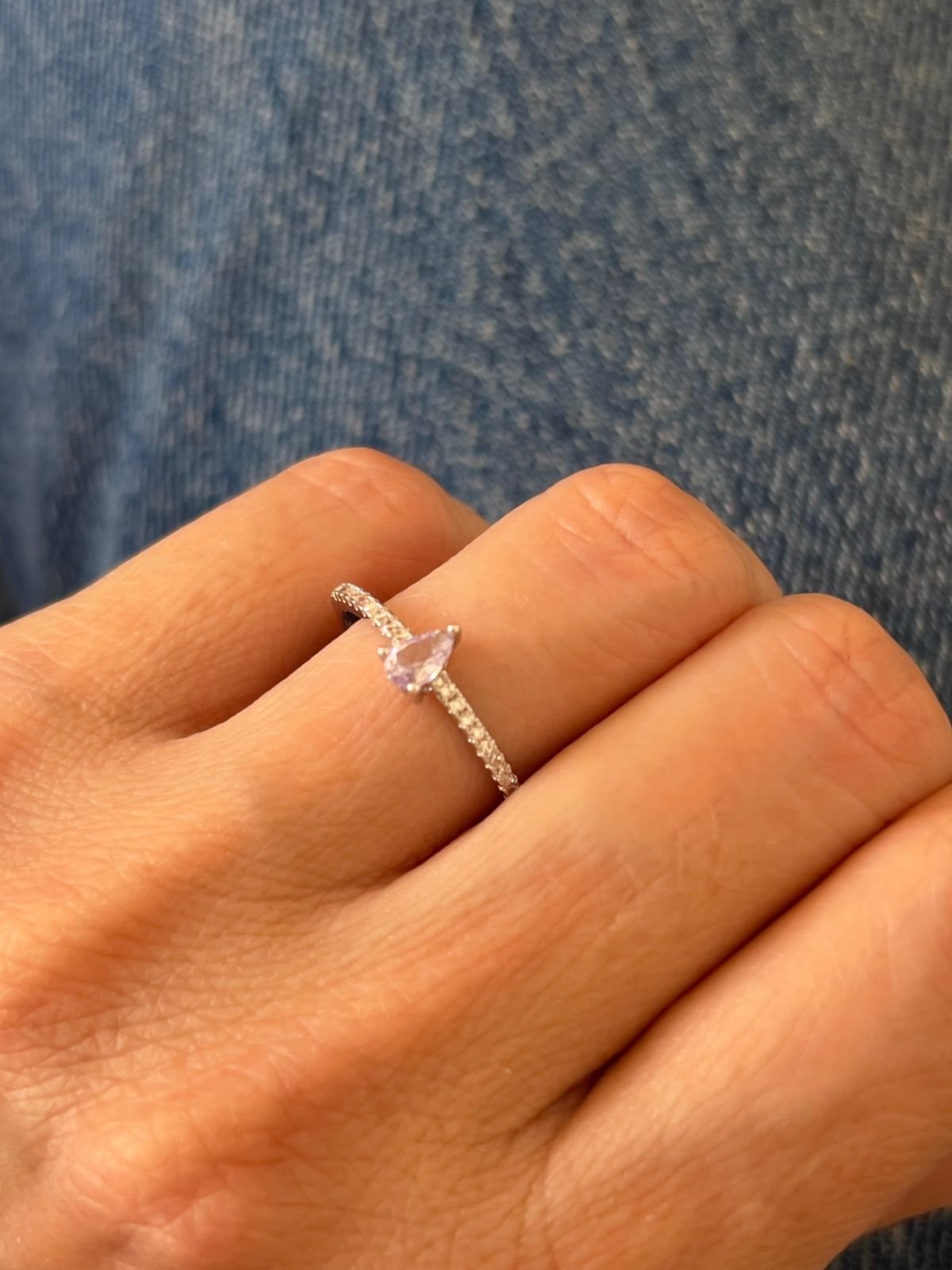 Anel Mini Gotinha com Zircônia Cristal e Lilás em Banho de Ródio Branco