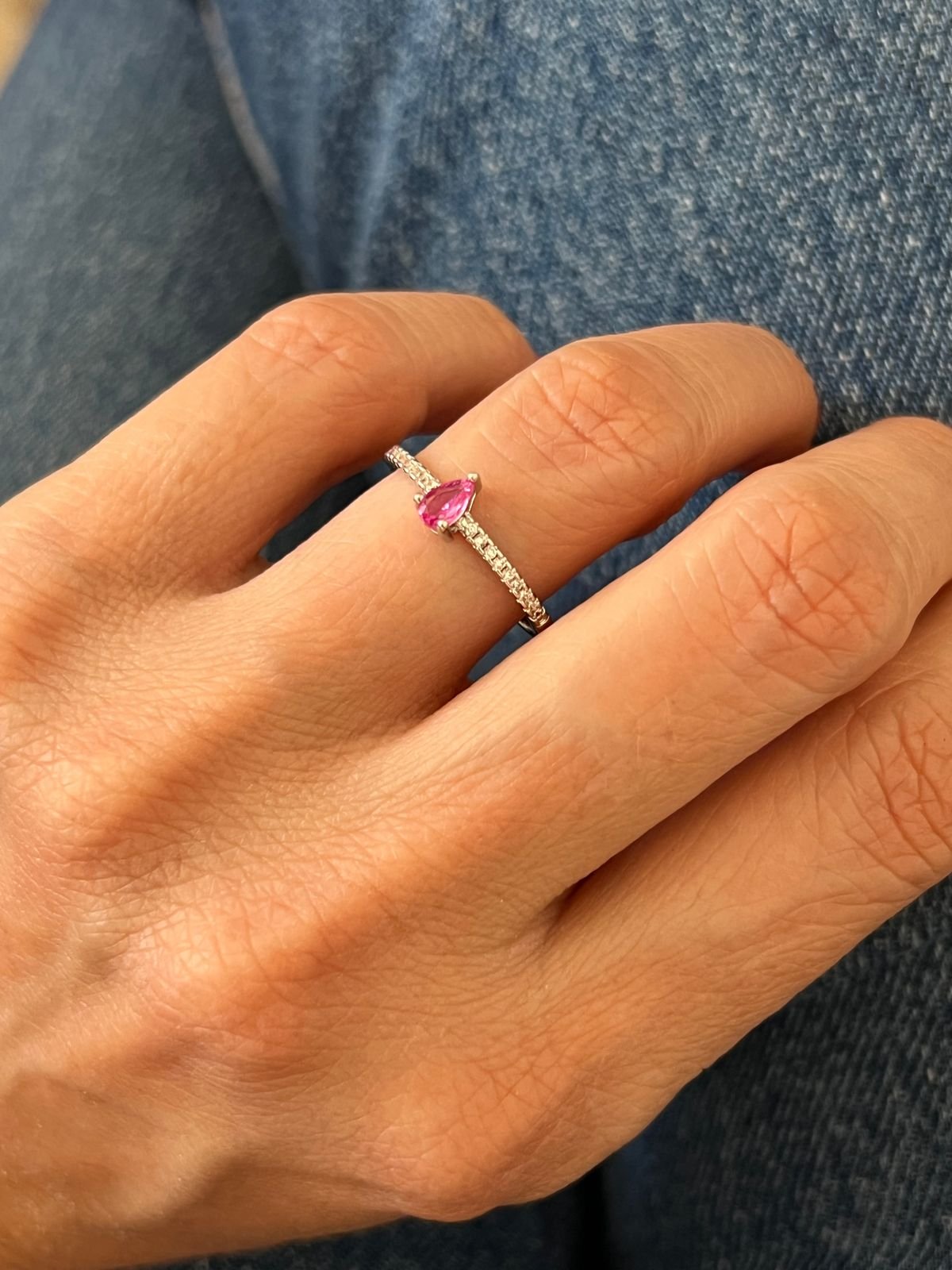 Anel Mini Gotinha com Zircônia Cristal e Pink em Banho de Ródio Branco