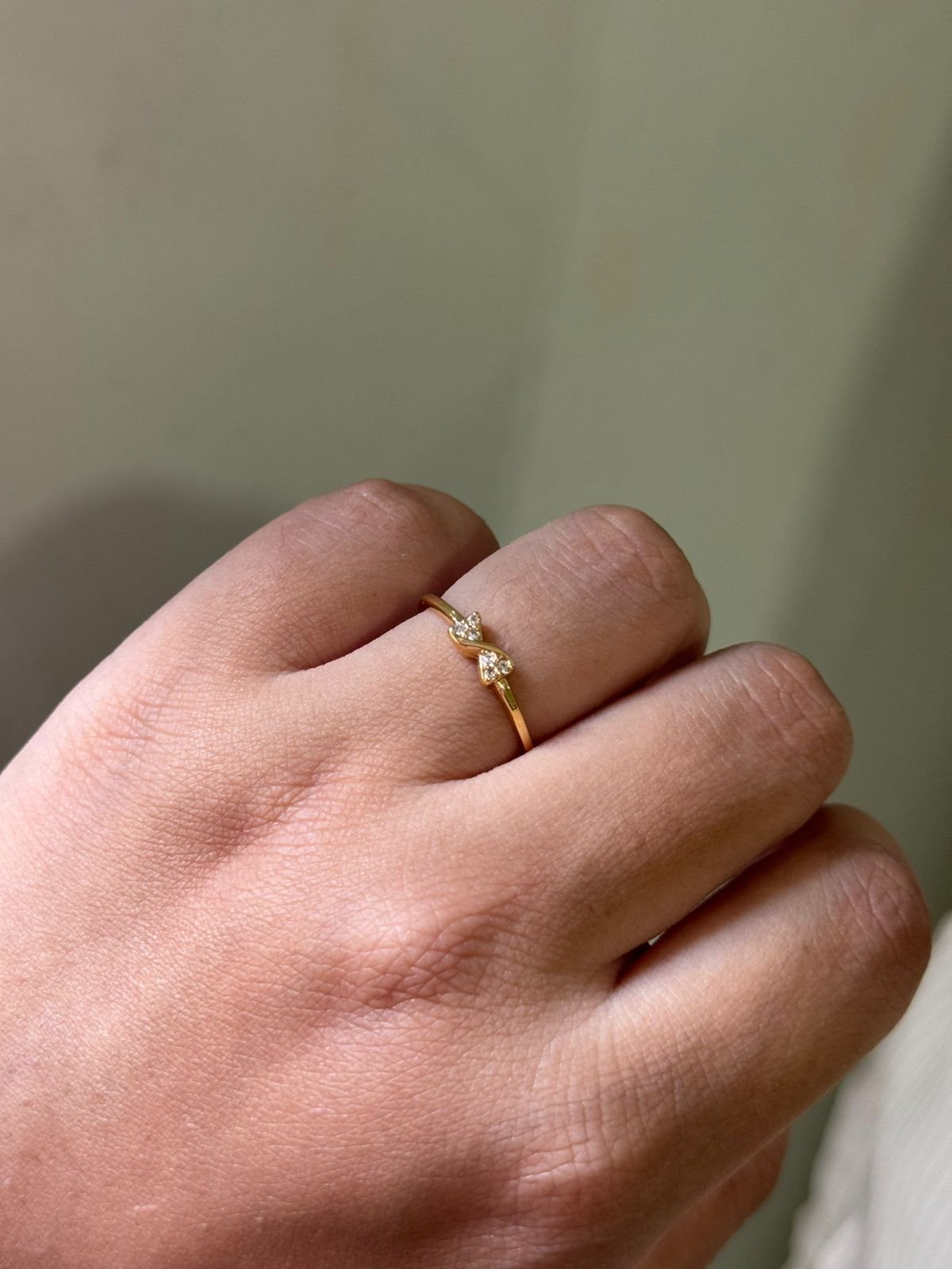 Anel Mini Laço com Zircônia Cristal em Banho de Ouro