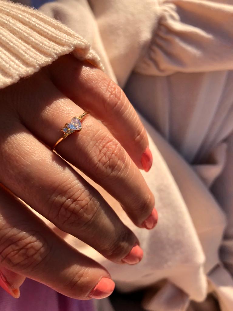 Anel Minimalista com Coração em Banho de Ouro