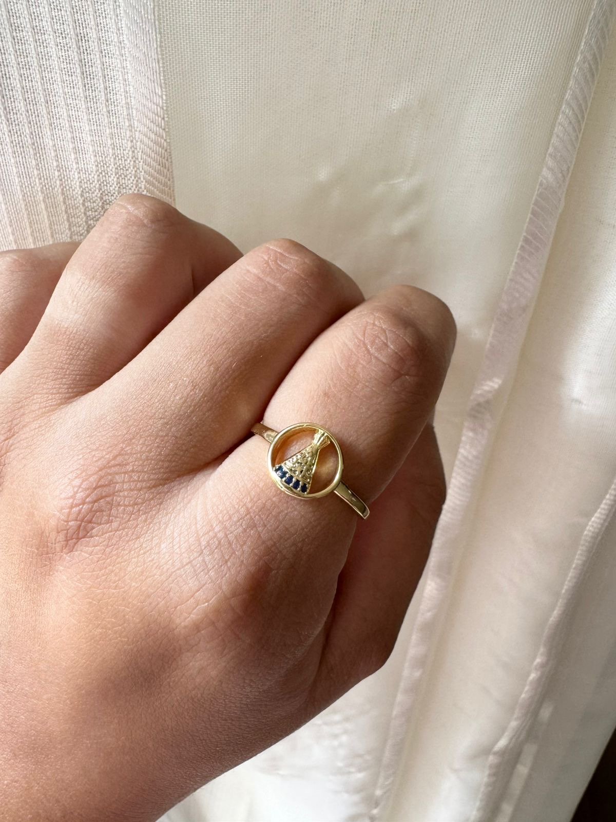 Anel Nossa Senhora Aparecida com Zircônia Azul em Banho de Ouro