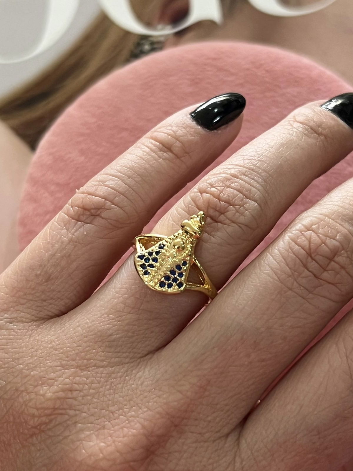 Anel Nossa Senhora Aparecida com Zircônia Azul Safira em Banho de Ouro