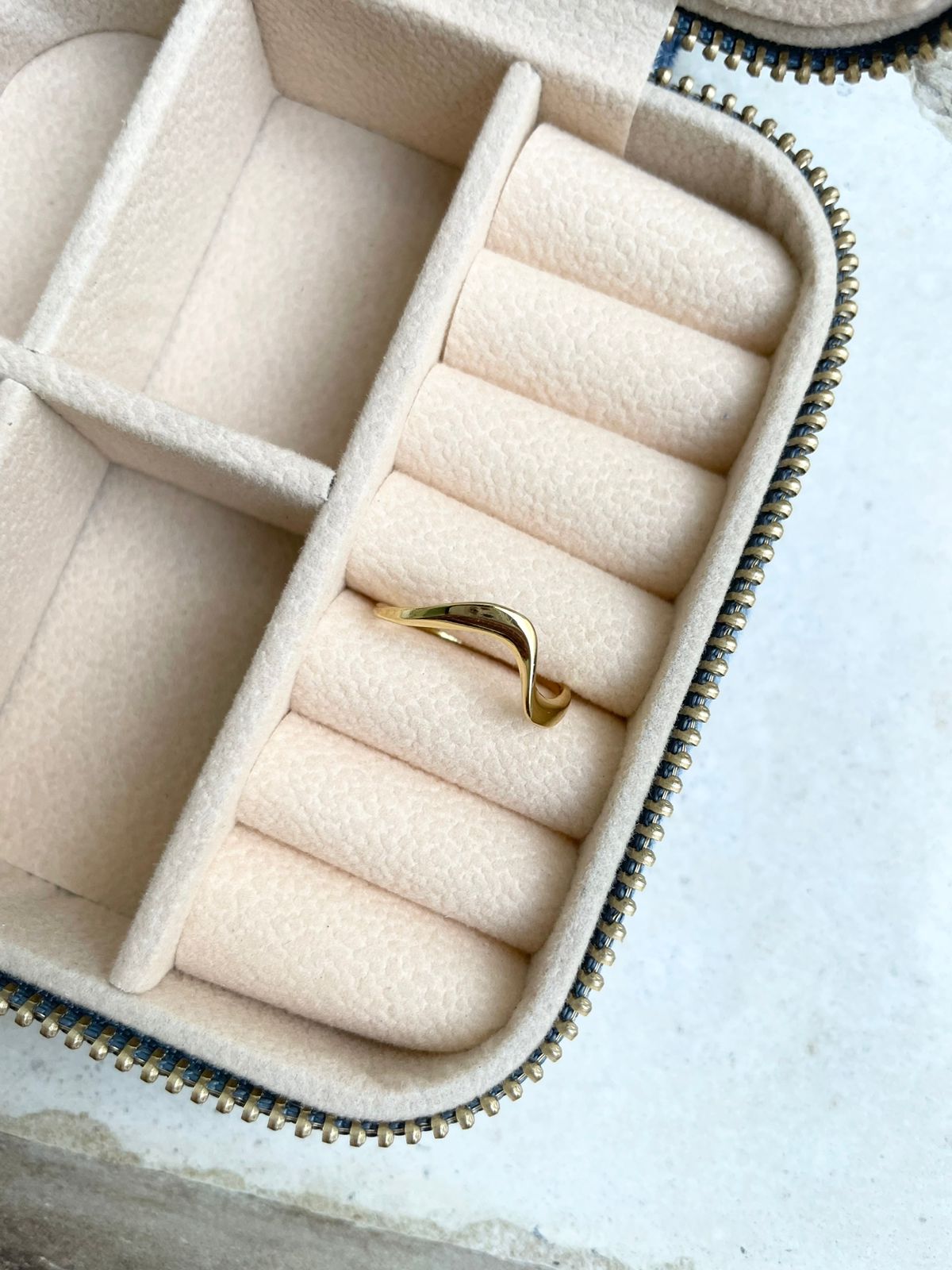 Anel Ondulado Liso em Banho de Ouro