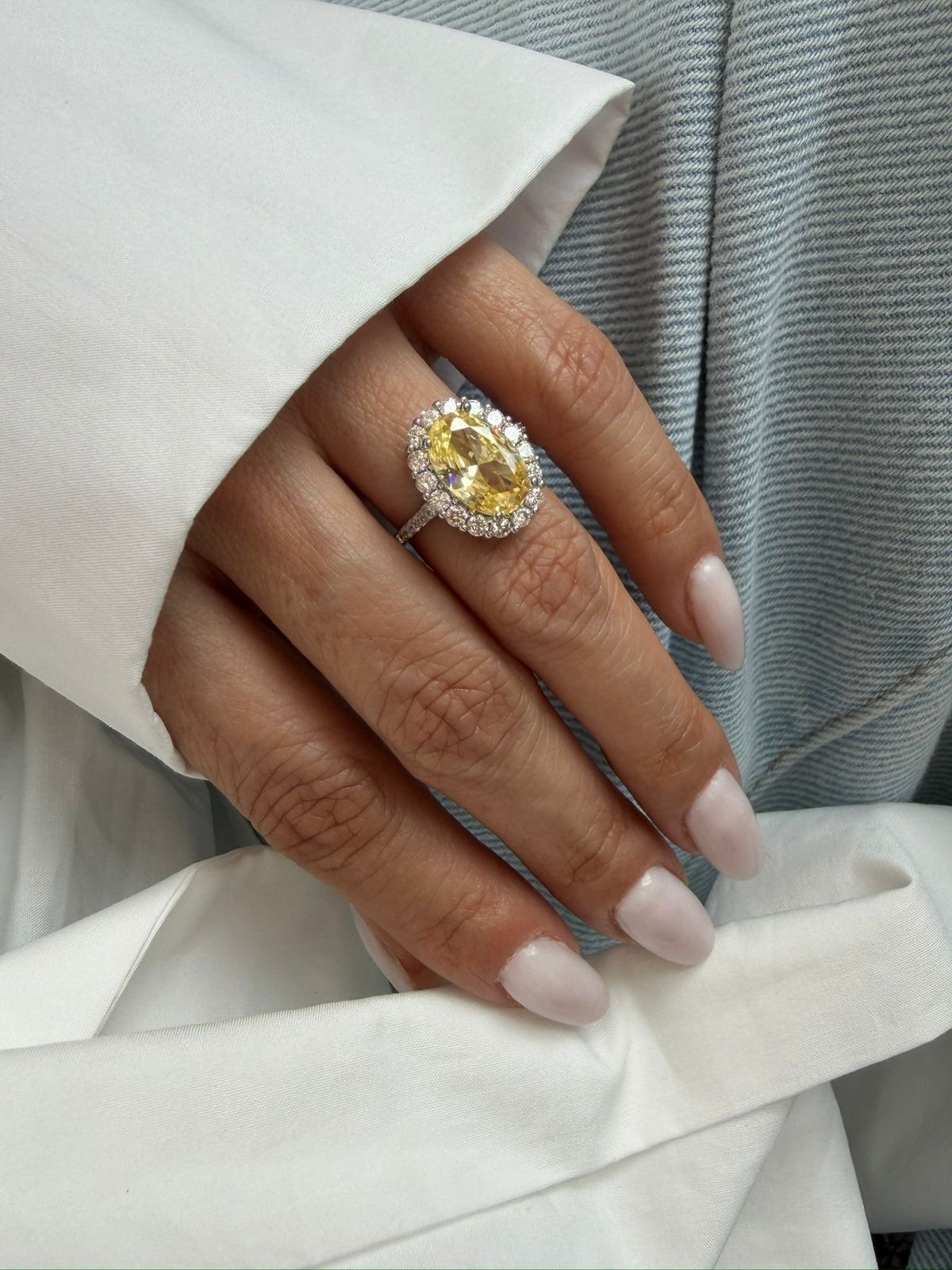 Anel Oval com Zircônia Cristal e Citrino em Banho de Ródio Branco