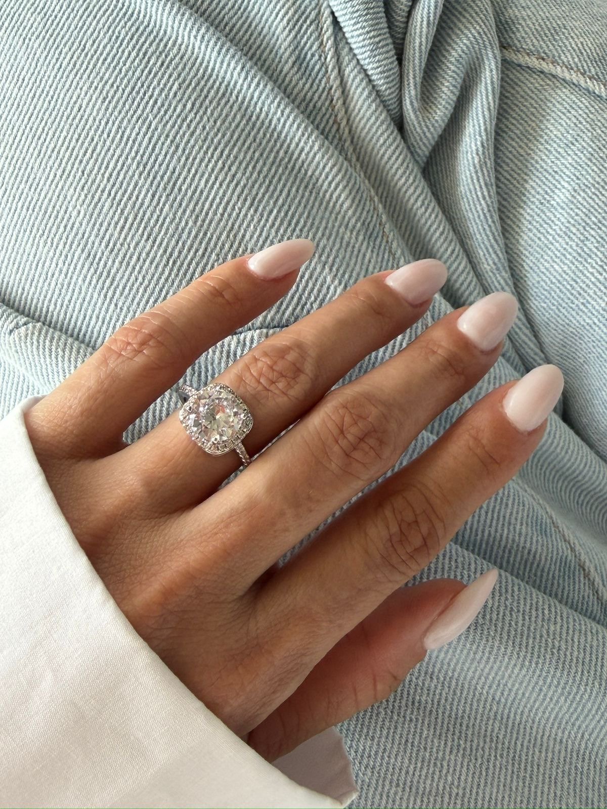 Anel Quadrado com Zircônia Cristal em Banho de Ródio Branco