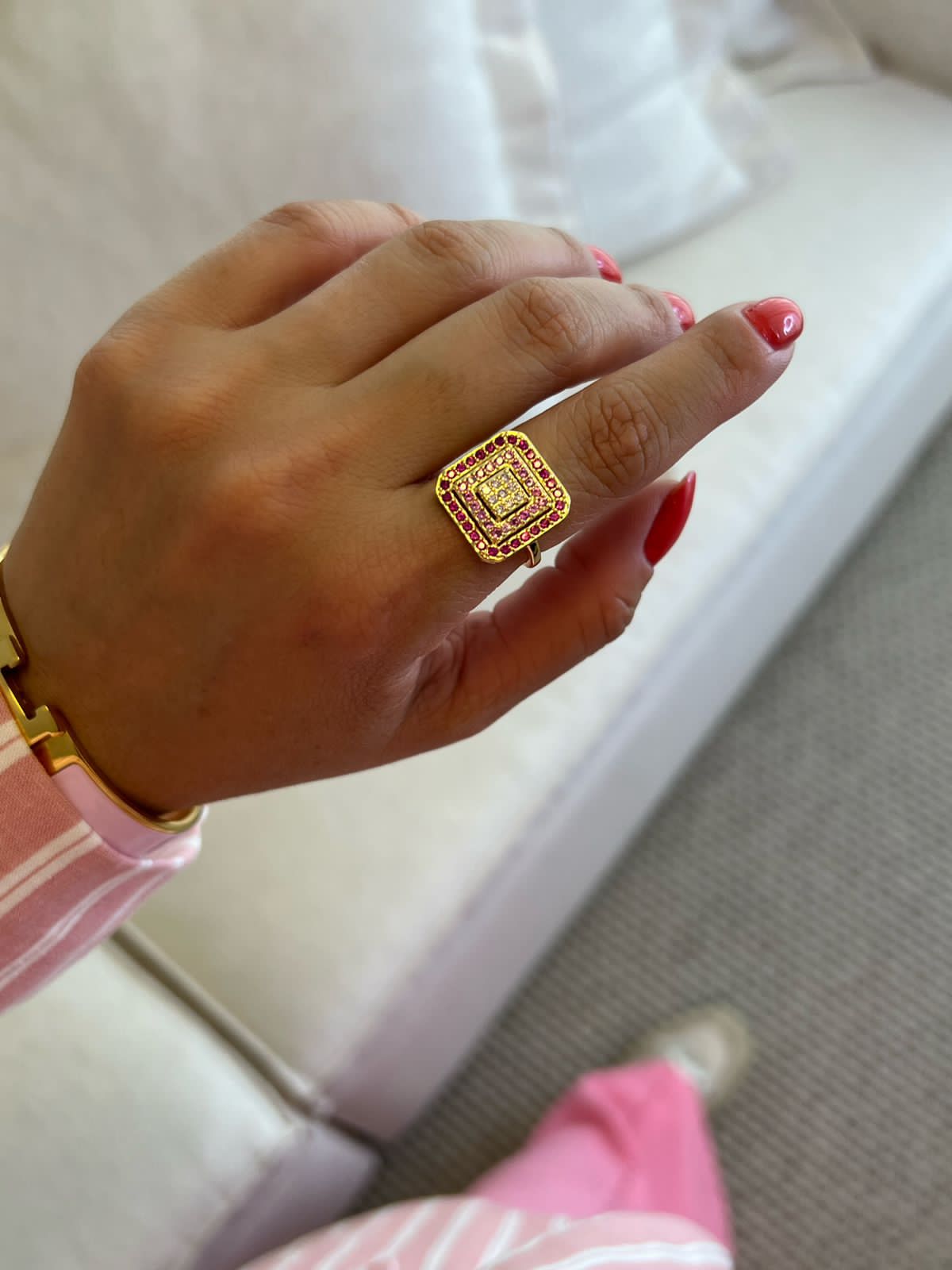 Anel Quadrado em Cima com Zircônia Turmalina Rosa e Rosa Bebê em Banho de Ouro