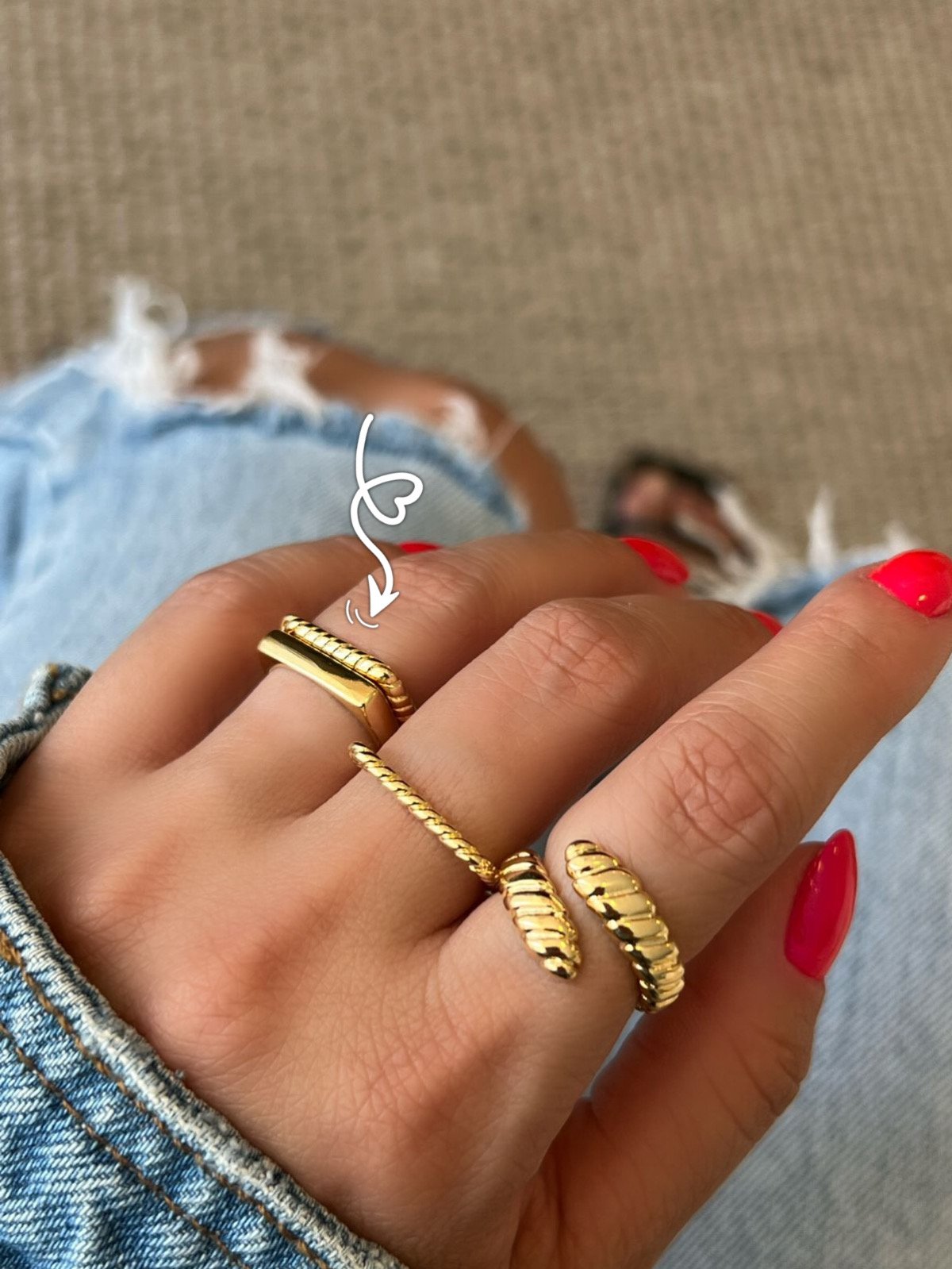 Anel Quadrado Torcido em Banho de Ouro