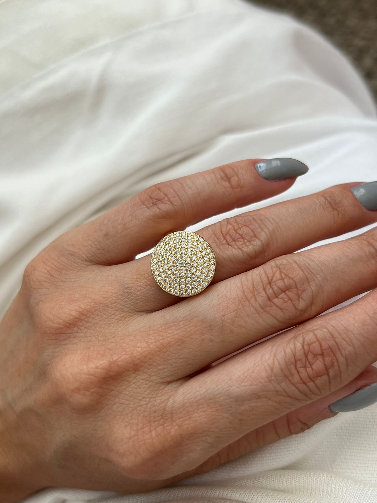 Anel Redondo com Zircônia Cristal em Banho de Ouro