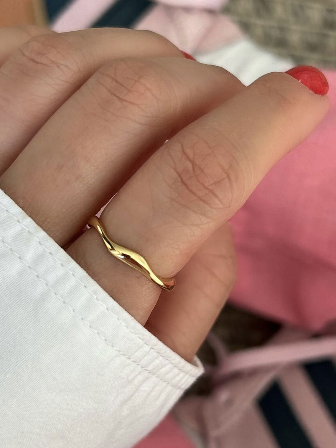 Anel Regulável Ondulado Fino em Banho de Ouro