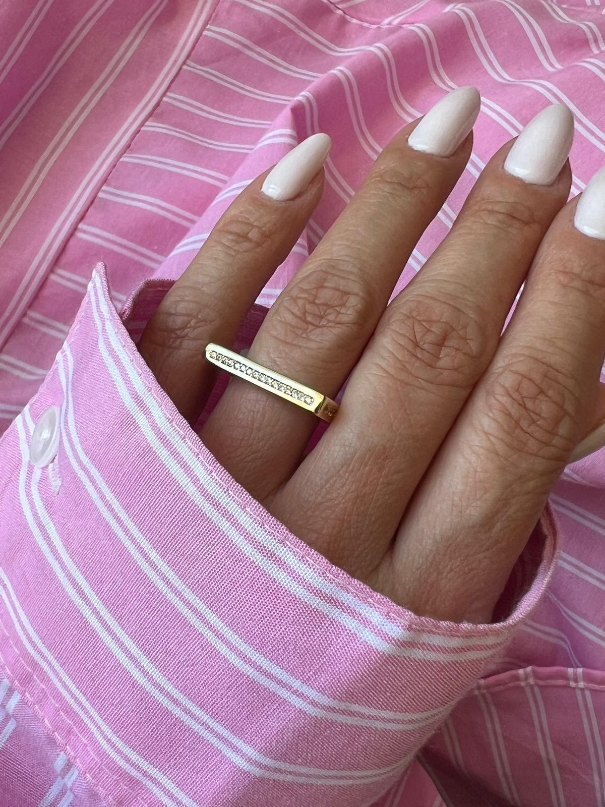Anel Reto em cima com Zircônia Cristal em Banho de Ouro