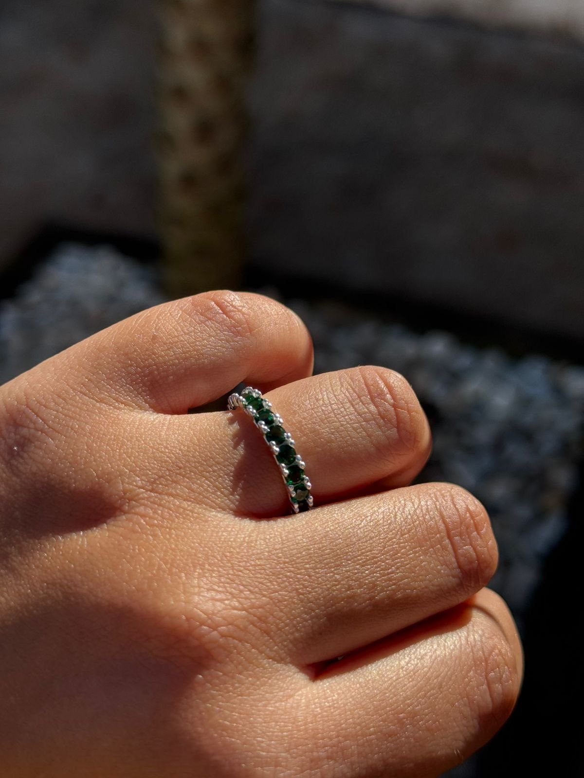 Anel Roliço com Zircônia 3mm Verde Esmeralda em Prata 950