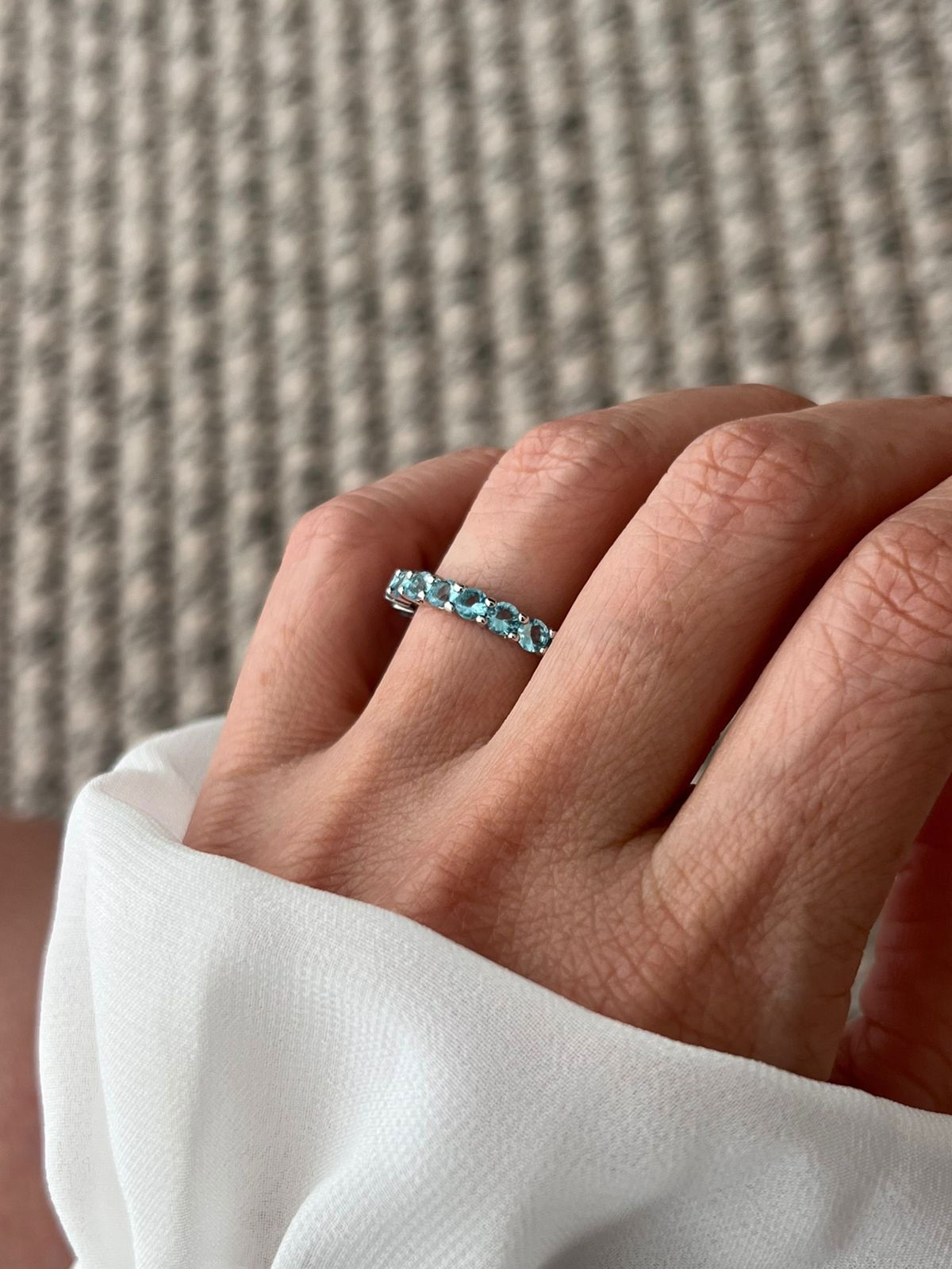 Anel Roliço com Zircônia Água-marinha em Banho de Ródio Branco