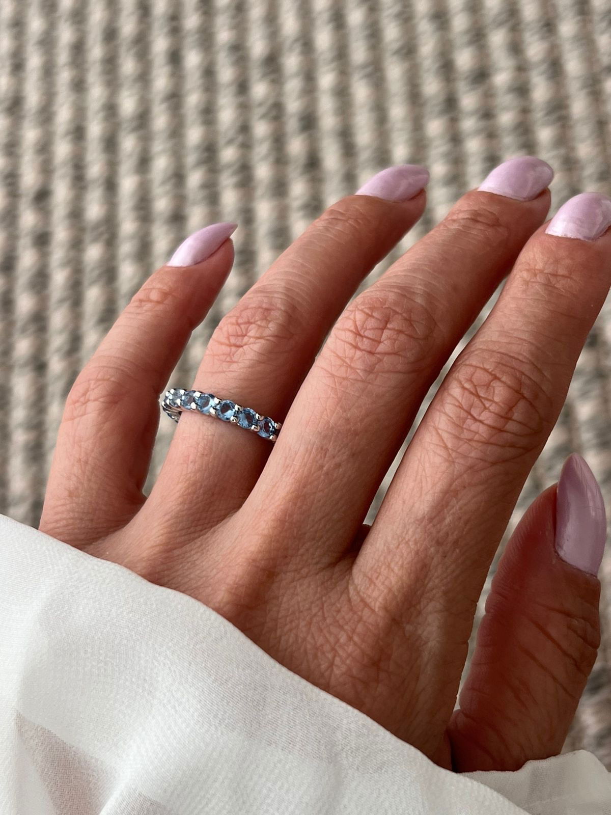 Anel Roliço com Zircônia Azul Claro em Banho de Ródio Branco