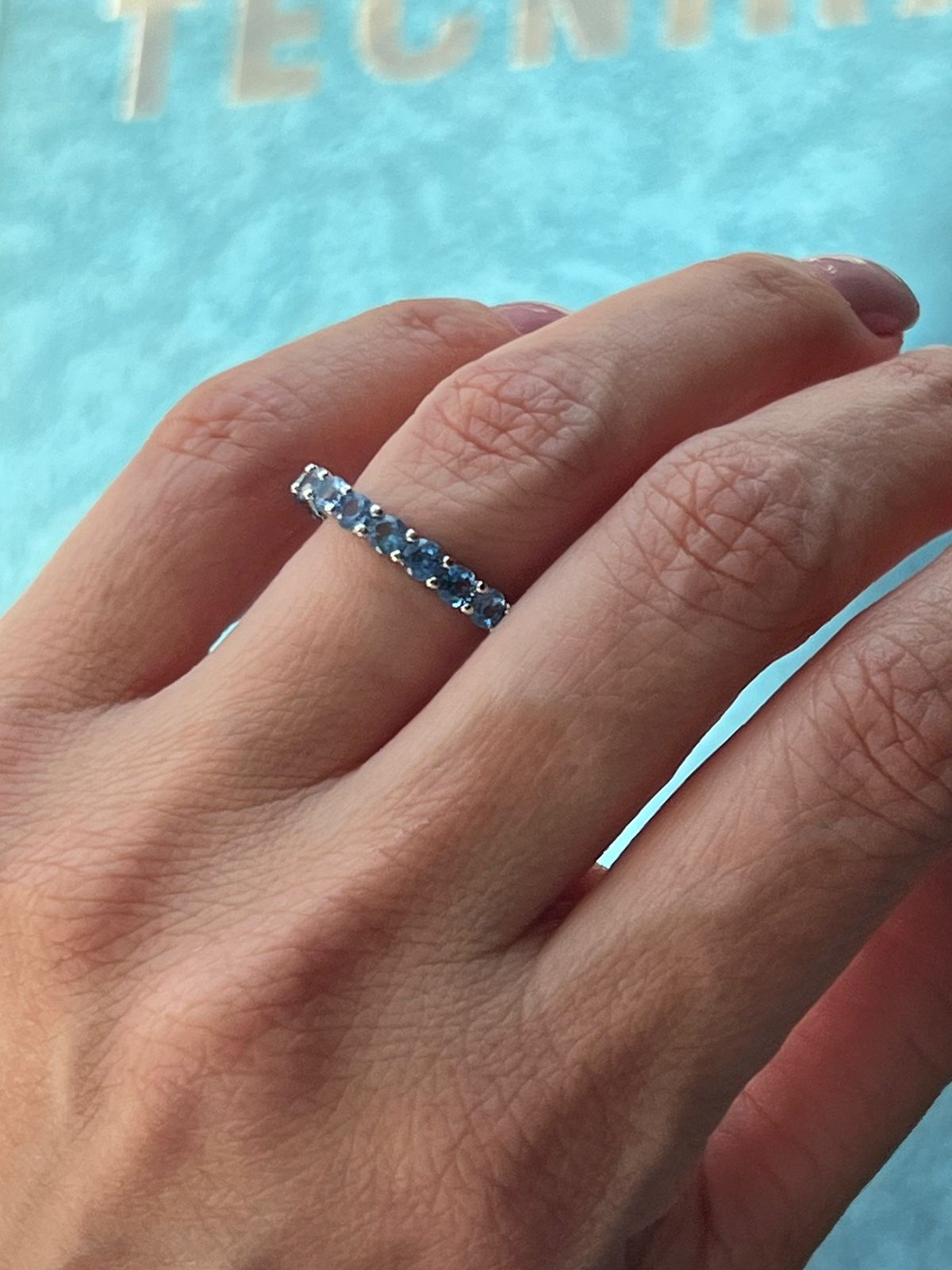 Anel Roliço com Zircônia Azul em Banho de Ródio Branco