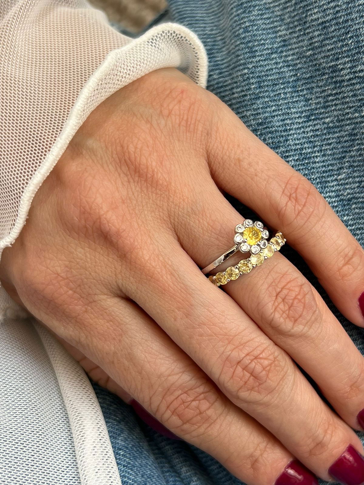 Anel Roliço com Zircônia Citrino em Banho de Ródio Branco