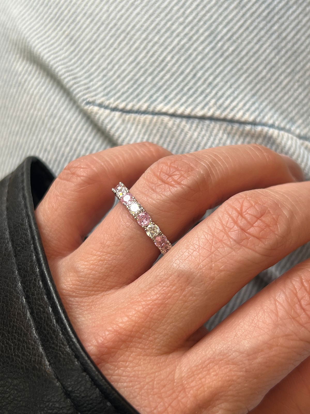 Anel Roliço com Zircônia Mista Cristal e Rosa Claro em Banho de Ródio Branco