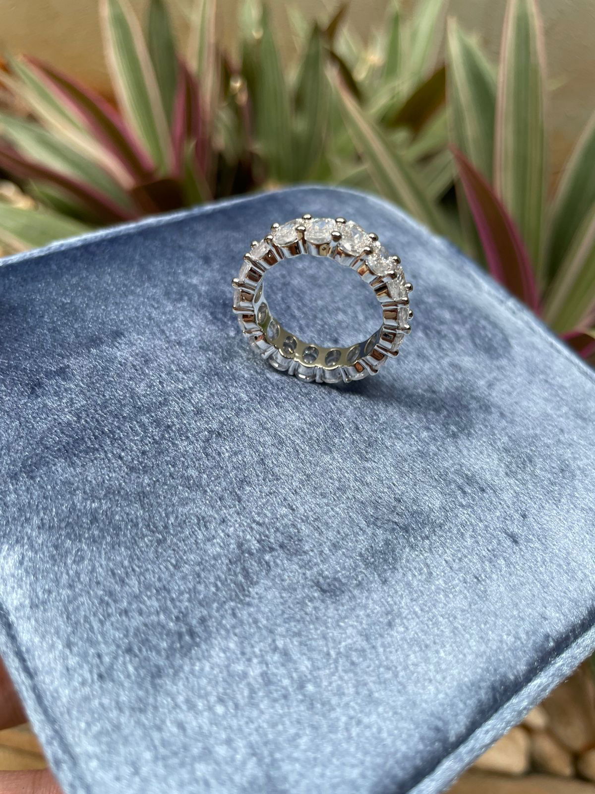 Anel Roliço com Zircônia Oval Cristal em Banho de Ródio Branco