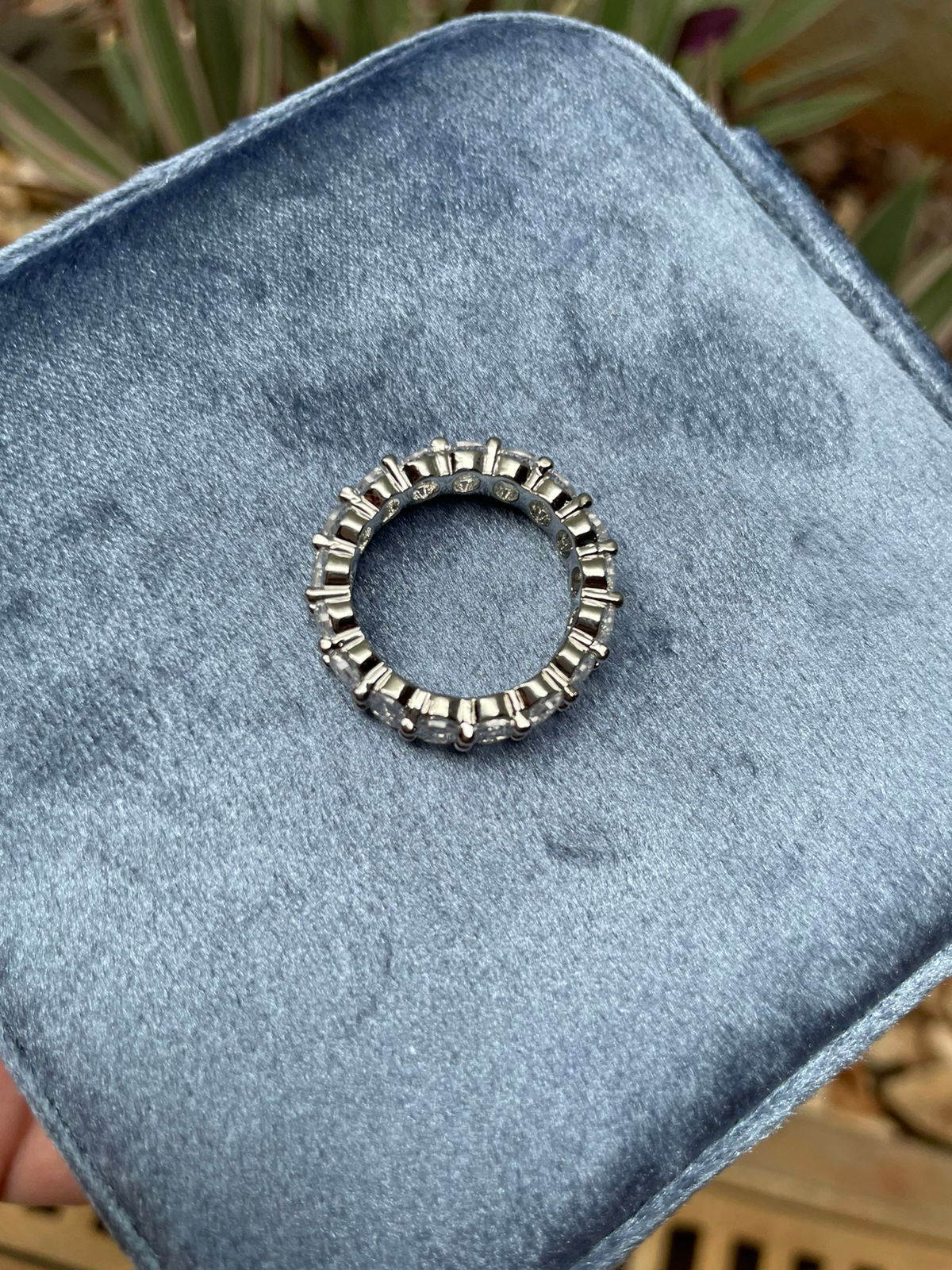 Anel Roliço com Zircônia Oval Cristal em Banho de Ródio Branco