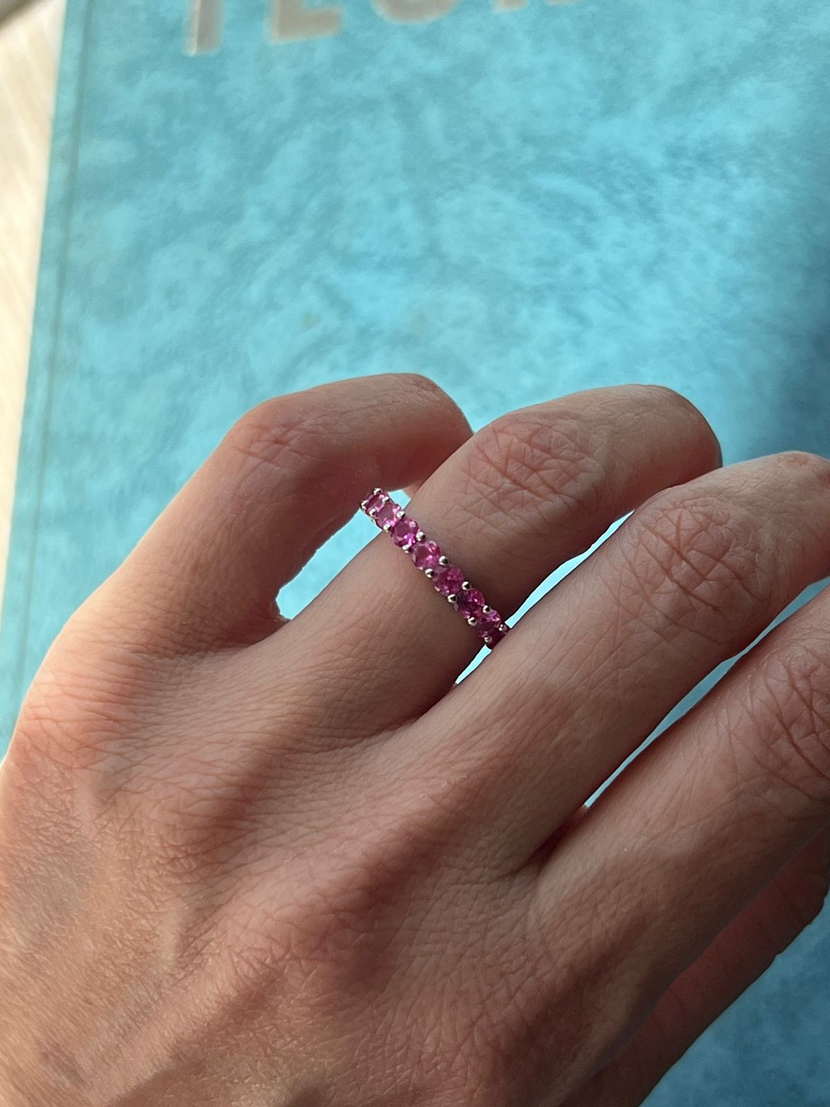 Anel Roliço com Zircônia Pink em Banho de Ródio Branco