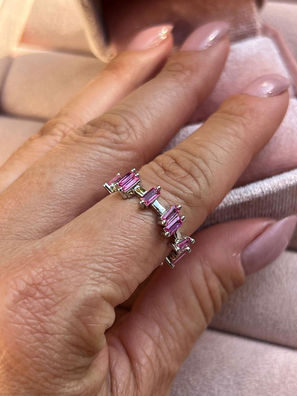 Anel Roliço com Zircônia Rosa Pink em Banho de Ródio Branco