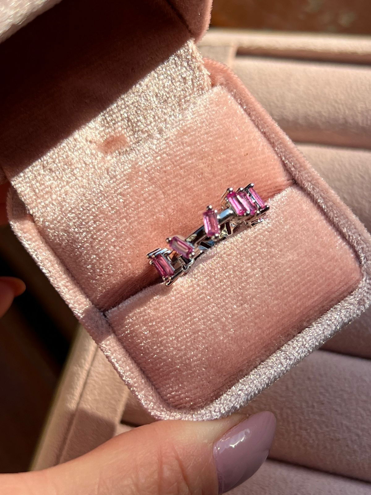 Anel Roliço com Zircônia Rosa Pink em Banho de Ródio Branco