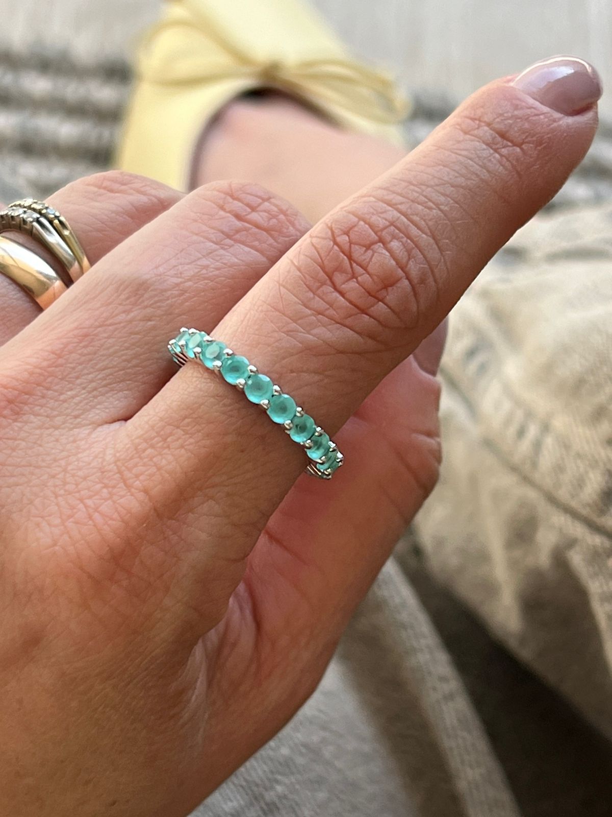 Anel Roliço com Zircônia Turmalina Leitoso e Banho de Ródio Branco