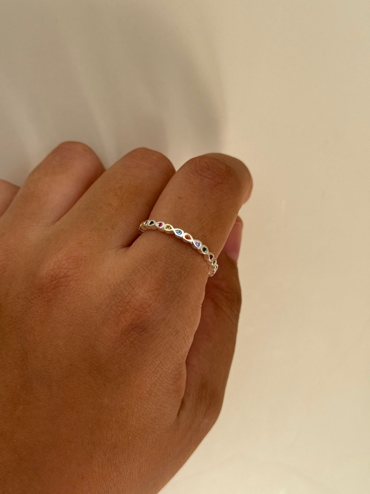 Anel Roliço Infinito com Zircônia Cristal em Prata 950