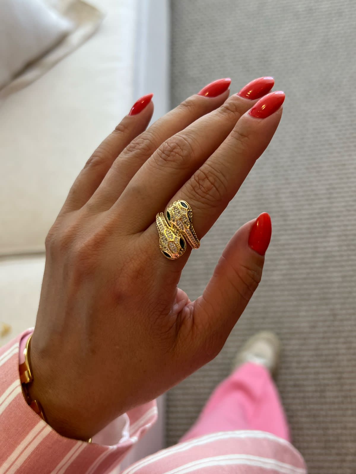 Anel Serpente Inspired com Zircônia Cristal e Verde Esmeralda em Banho de Ouro