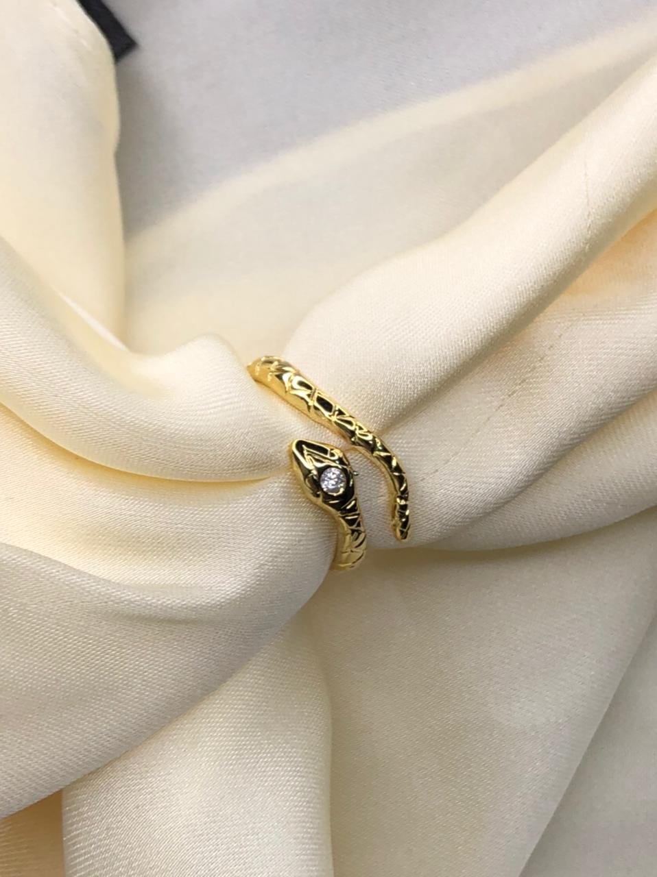 Anel Serpente Inspired Regulável em Banho de Ouro