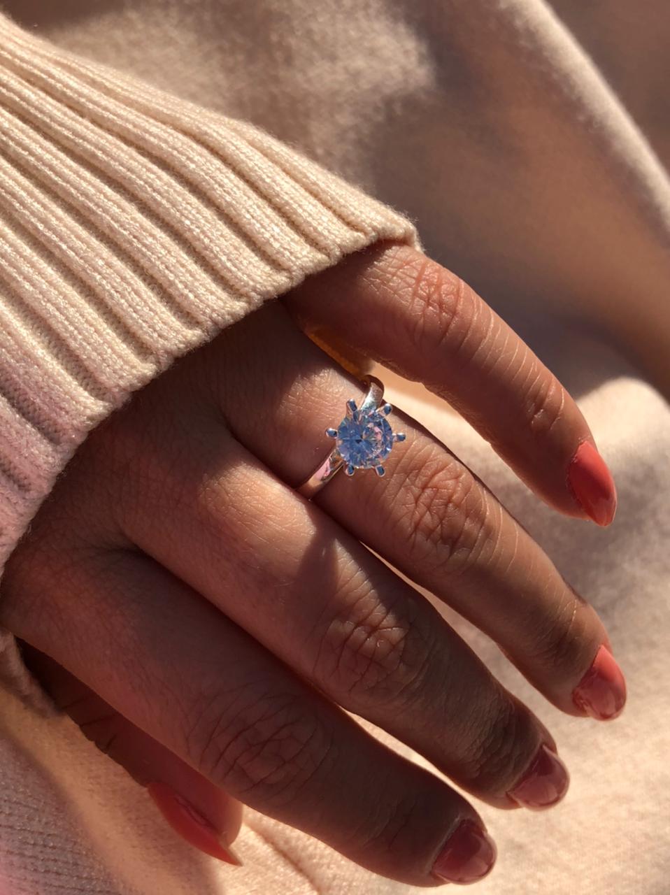 Anel Solitário 6 garras em Banho de Prata